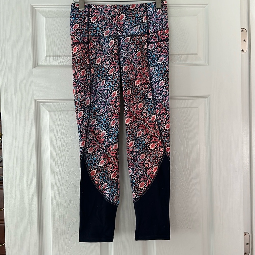 Athleta Printed Carpi